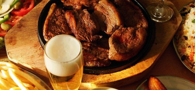 Em churrascos, pessoas comem três vezes mais do que em refeições normais.