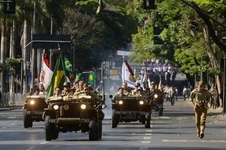 desfilemilitarbh.jpg