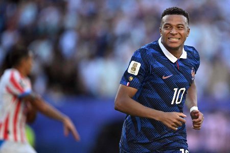 Mbappé decide, França supera forte retranca do Paraguai e vai às quartas da Copa 2026 embapefrancagol.jpg